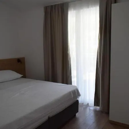 Al-padrinos Apartment Podaca